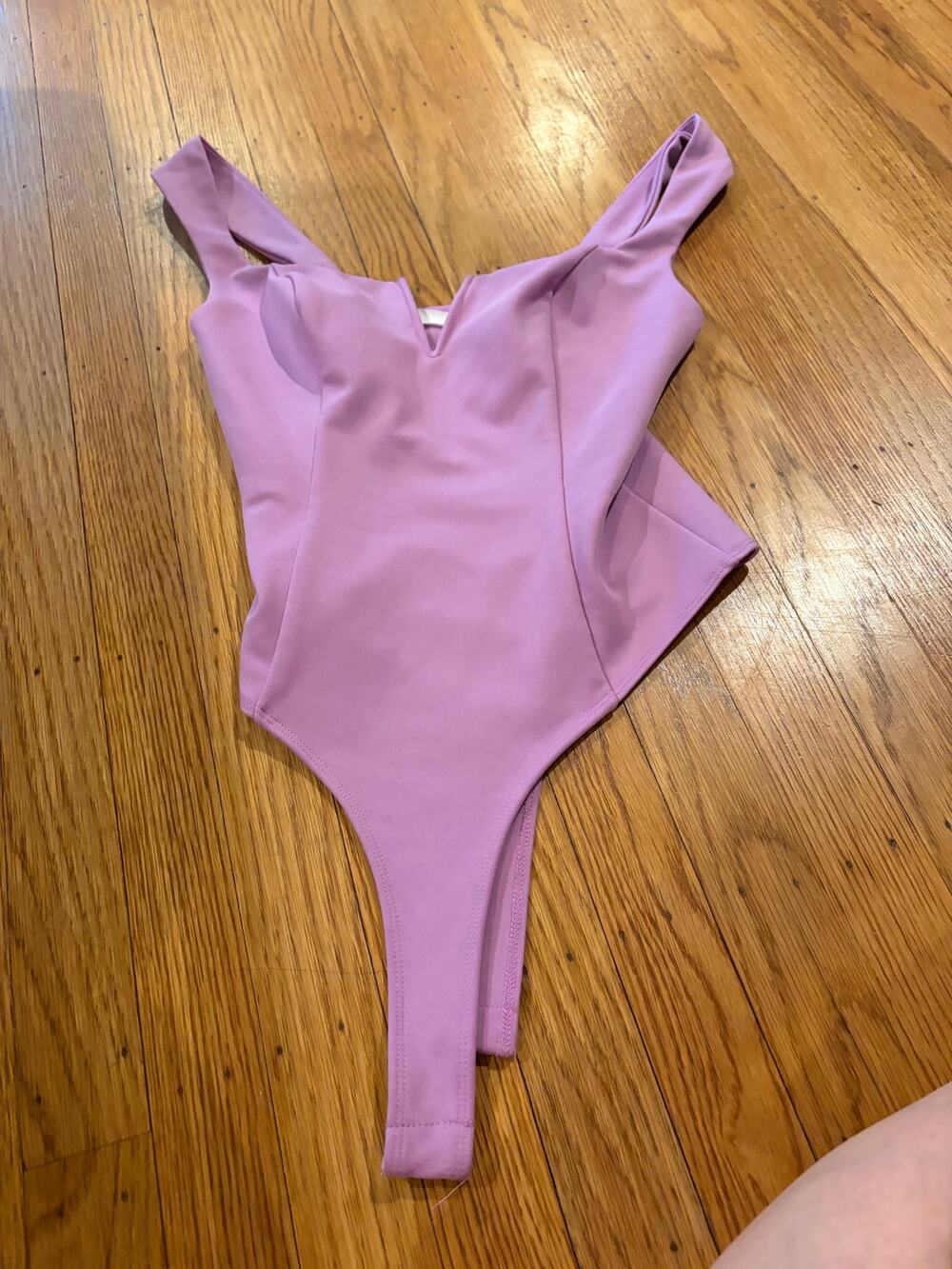 ASTR The Label Lavender V-Neck Bodysuit Women’s XS Sleeveless Lilac